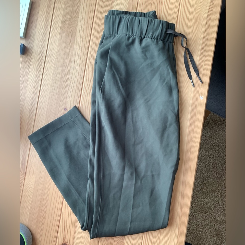 Lululemon Tapered Pant